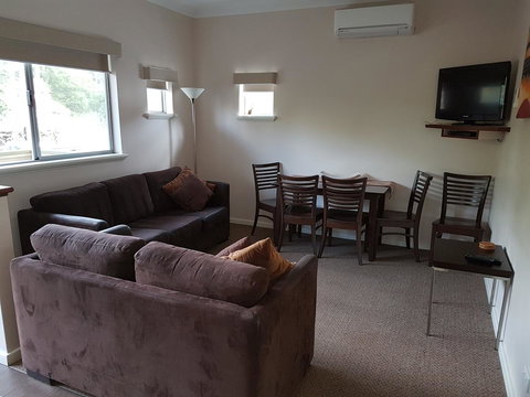 Adamsons Riverside Accommodation - Tourism TAS 38
