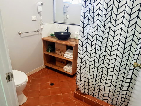 Adamsons Riverside Accommodation - Tourism TAS 11