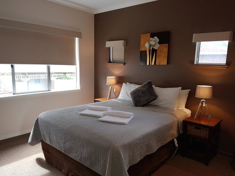 Adamsons Riverside Accommodation - Tourism TAS 35