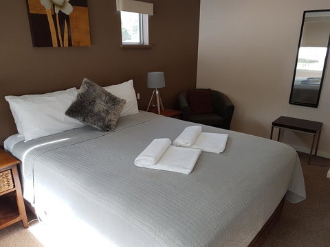 Adamsons Riverside Accommodation - Tourism TAS 39