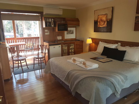 Adamsons Riverside Accommodation - Tourism TAS 17