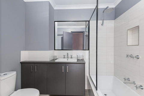 Quest Yelverton Kalgoorlie - Hobart Tourism 22