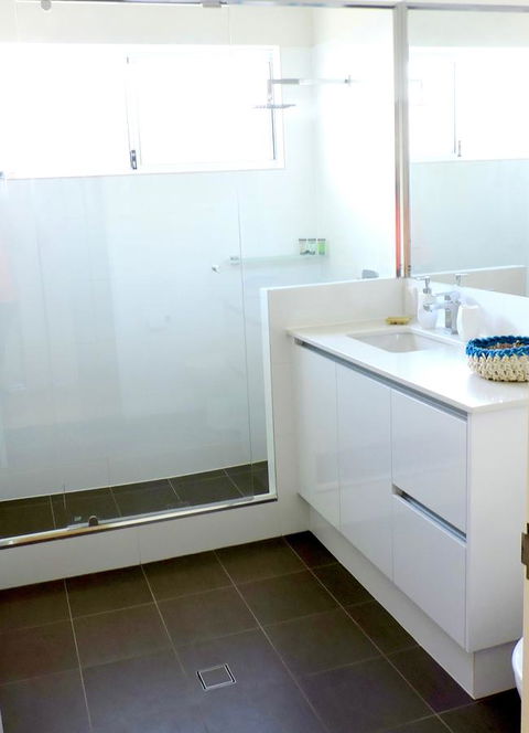 Contemporary Cove - Quindalup - Hobart Tourism 9