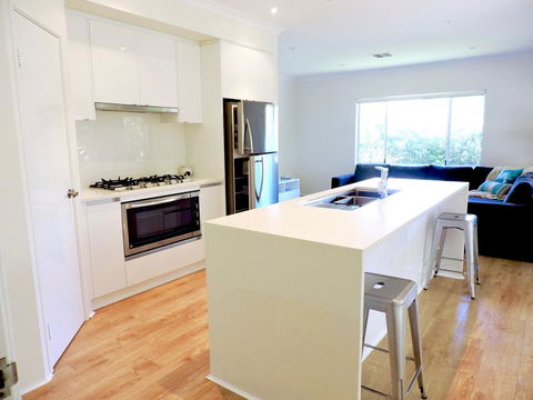 Contemporary Cove - Quindalup - Hobart Tourism 7