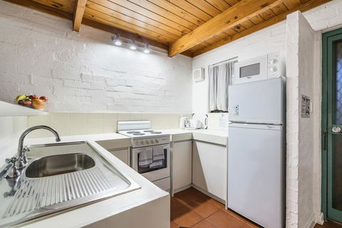 Cottesloe Beach Chalets - Hobart Tourism 34