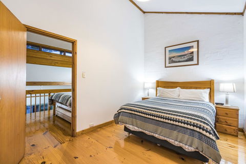 Cottesloe Beach Chalets - Hobart Tourism 8