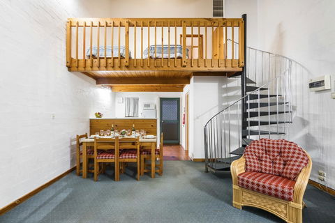 Cottesloe Beach Chalets - Hobart Tourism 30