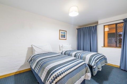 Cottesloe Beach Chalets - Hobart Tourism 40