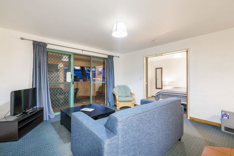 Cottesloe Beach Chalets - Hobart Tourism 42