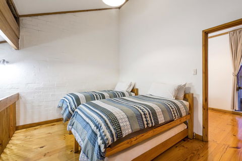 Cottesloe Beach Chalets - Hobart Tourism 35