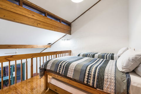 Cottesloe Beach Chalets - Hobart Tourism 10