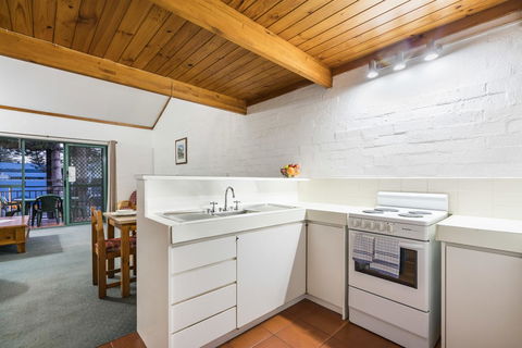 Cottesloe Beach Chalets - Hobart Tourism 27