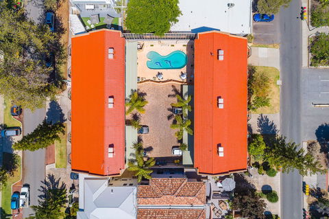 Cottesloe Beach Chalets - Hobart Tourism 14