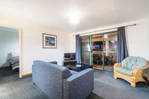 Cottesloe Beach Chalets - Hobart Tourism 37