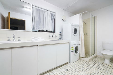 Cottesloe Beach Chalets - Hobart Tourism 38