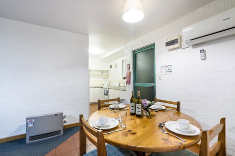 Cottesloe Beach Chalets - Hobart Tourism 36