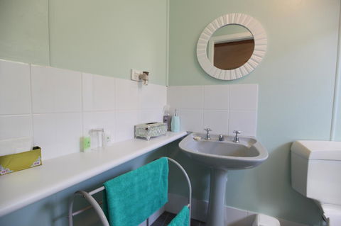 Jacaranda Guest House - Hobart Tourism 9