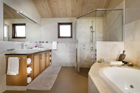 Aiyana Retreat - Hobart Tourism 3
