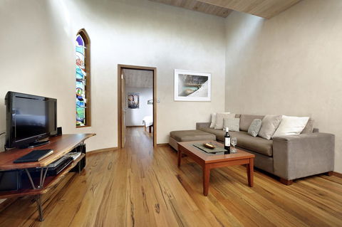 Aiyana Retreat - Hobart Tourism 4