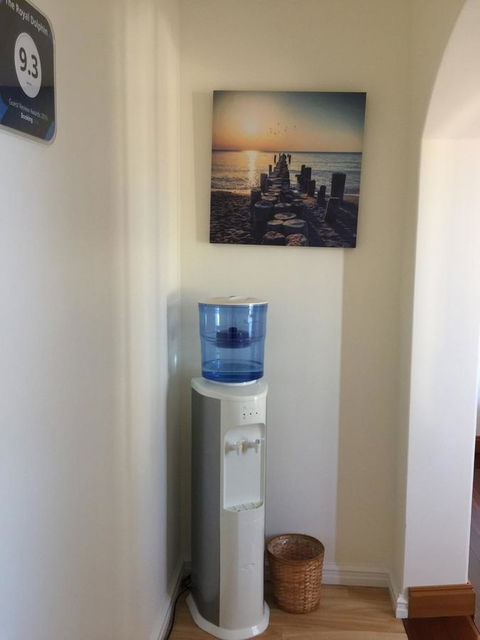 The Royal Dolphin Bed & Breakfast Safety Bay - Hobart Tourism 26