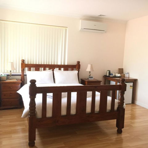 The Royal Dolphin Bed & Breakfast Safety Bay - Hobart Tourism 4