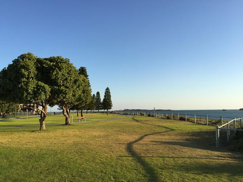 The Royal Dolphin Bed & Breakfast Safety Bay - Hobart Tourism 23