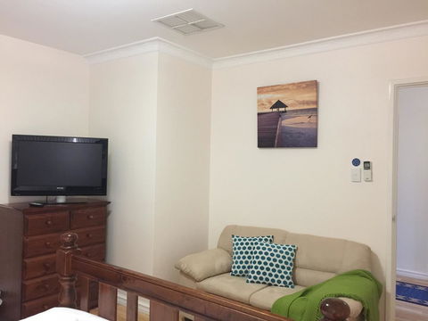 The Royal Dolphin Bed & Breakfast Safety Bay - Hobart Tourism 30