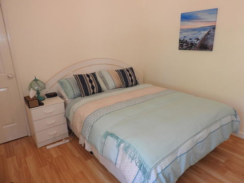 The Royal Dolphin Bed & Breakfast Safety Bay - Hobart Tourism 10