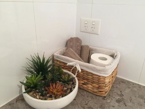 The Royal Dolphin Bed & Breakfast Safety Bay - Hobart Tourism 19