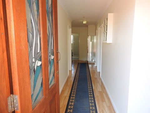 The Royal Dolphin Bed & Breakfast Safety Bay - Hobart Tourism 13