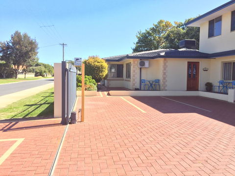 The Royal Dolphin Bed & Breakfast Safety Bay - Hobart Tourism 0