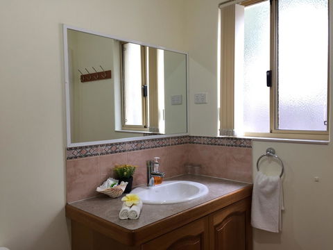 The Royal Dolphin Bed & Breakfast Safety Bay - Hobart Tourism 20