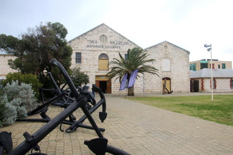 Studio 305 - Tourism TAS 8