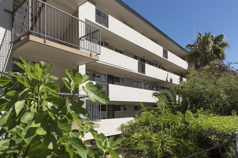 Studio 305 - Tourism TAS 9
