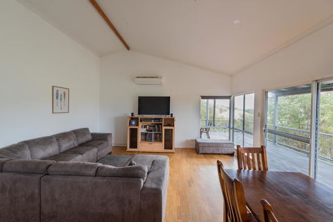 Peppy Beach Ocean Views - Hobart Tourism 2