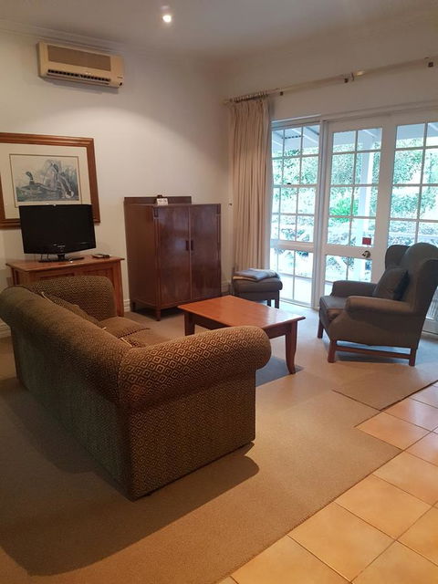 Two Sisters Chalets - Tourism TAS 13
