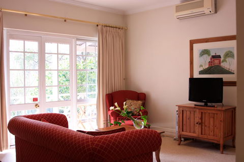 Two Sisters Chalets - Tourism TAS 34