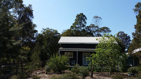 Di's Cabin In Dwellingup - Hobart Tourism 3
