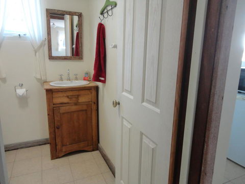 Di's Cabin In Dwellingup - Hobart Tourism 21