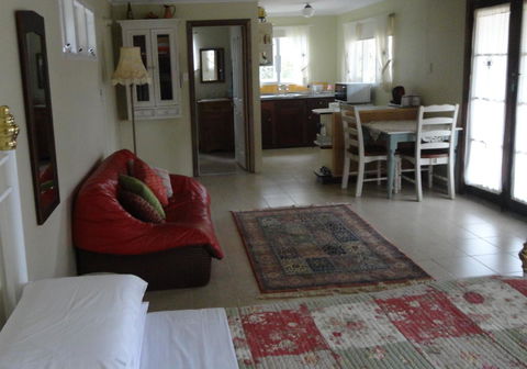 Di's Cabin In Dwellingup - Hobart Tourism 17