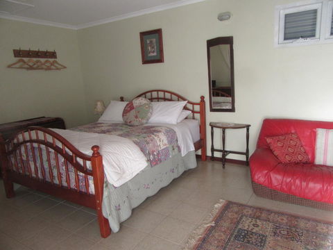 Di's Cabin In Dwellingup - Hobart Tourism 9