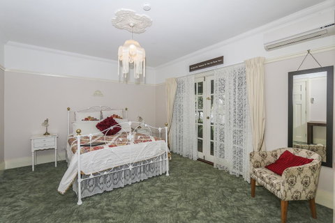 Rosebridge House Bed & Breakfast Adult Retreat - Tourism TAS 9