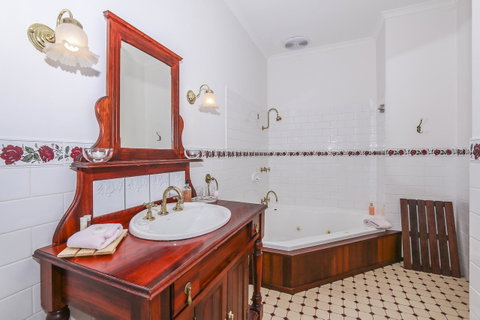 Rosebridge House Bed & Breakfast Adult Retreat - Tourism TAS 10