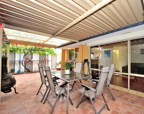 Ocean View Villas - 2 Bedroom Villa In Quiet Complex - Hobart Tourism 9