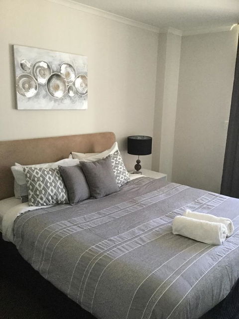 Charming Inner City Apartment - Hobart Tourism 11