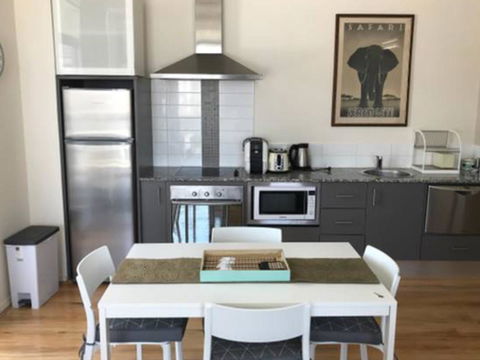 Charming Inner City Apartment - Hobart Tourism 10
