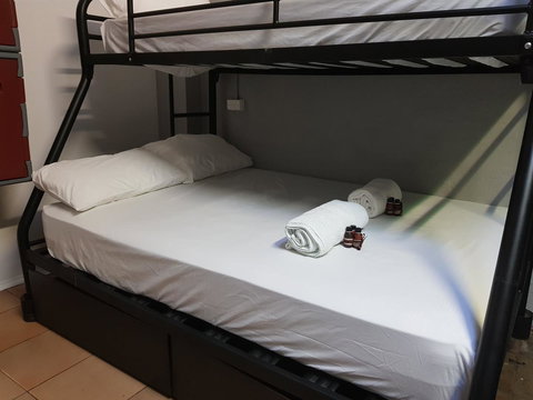 JJ's Backpackers - Tourism TAS 17