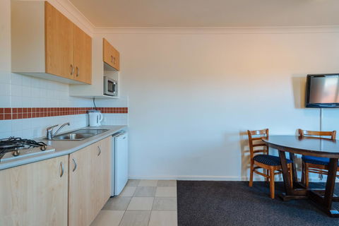 Canning Bridge Auto Lodge - Hobart Tourism 38