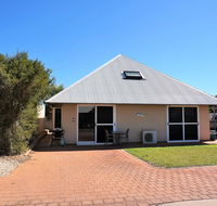 Osprey Holiday Village Unit 103/1 Bed - Perfect short stay apartment with King size bed - Tourism TAS
