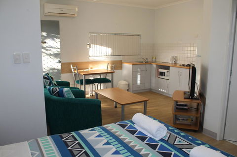 Mandurah Ocean Marina Chalets - Tourism TAS 1